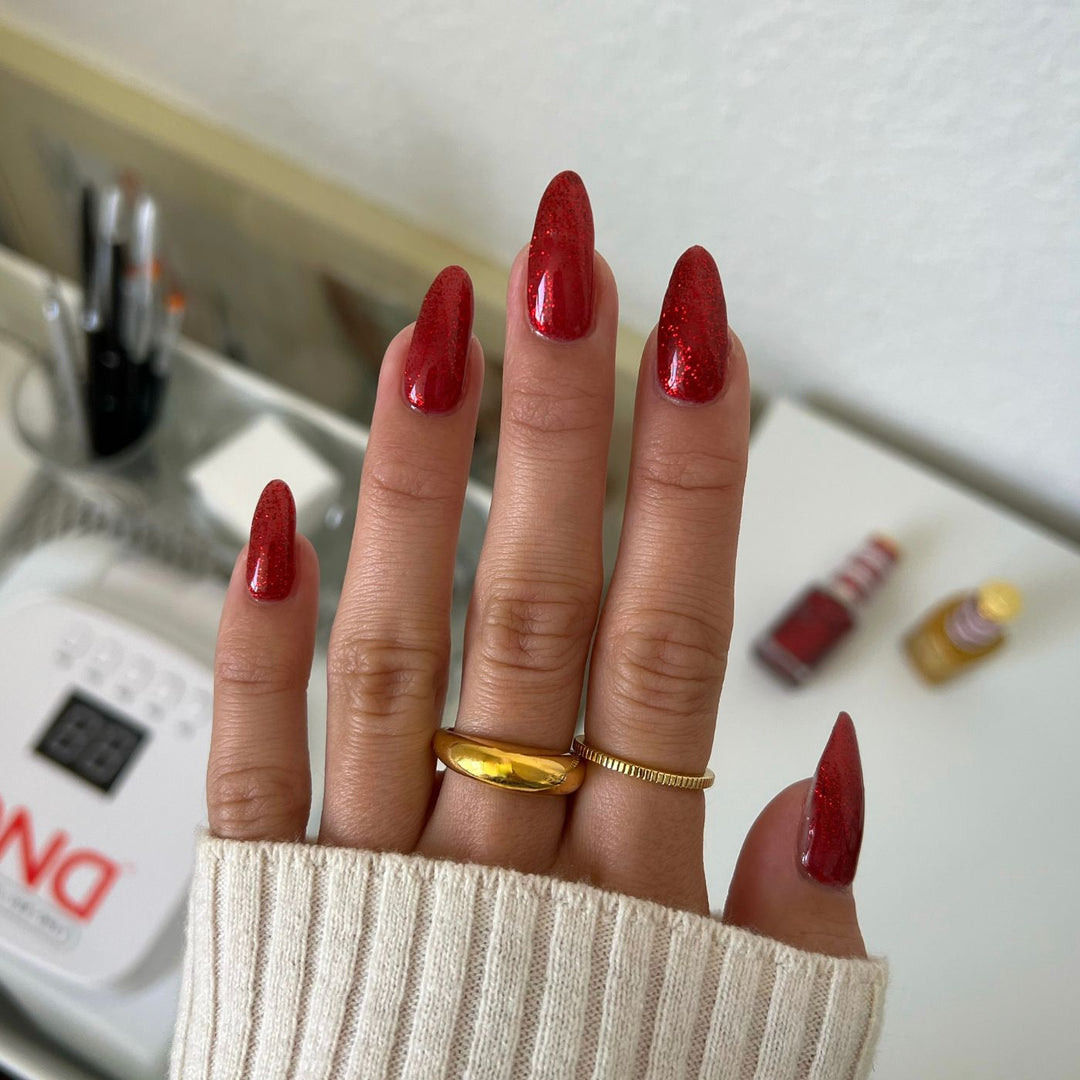 DND Diva #35 Sip N' Glitz – nail swatch