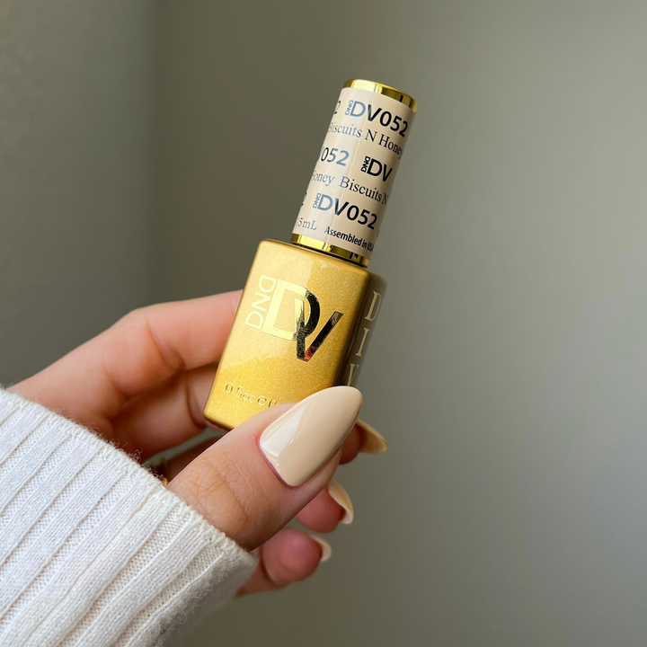 DND Diva #52 Biscuits N' Honey – nail swatch 5