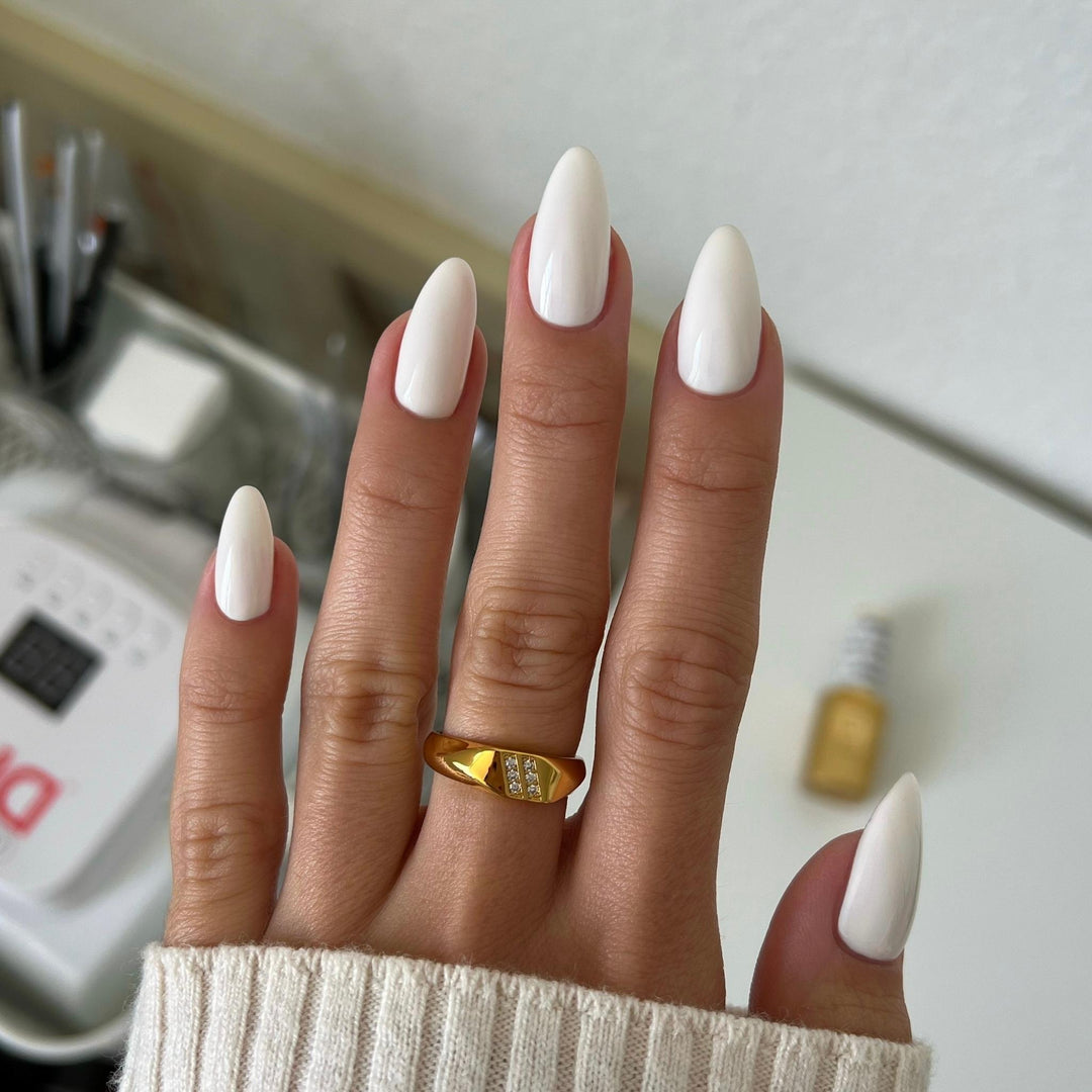 DND Diva #74 Creampuff – nail swatch