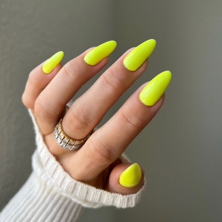 DND Diva #120 Mellow Gemini – nail swatch 4