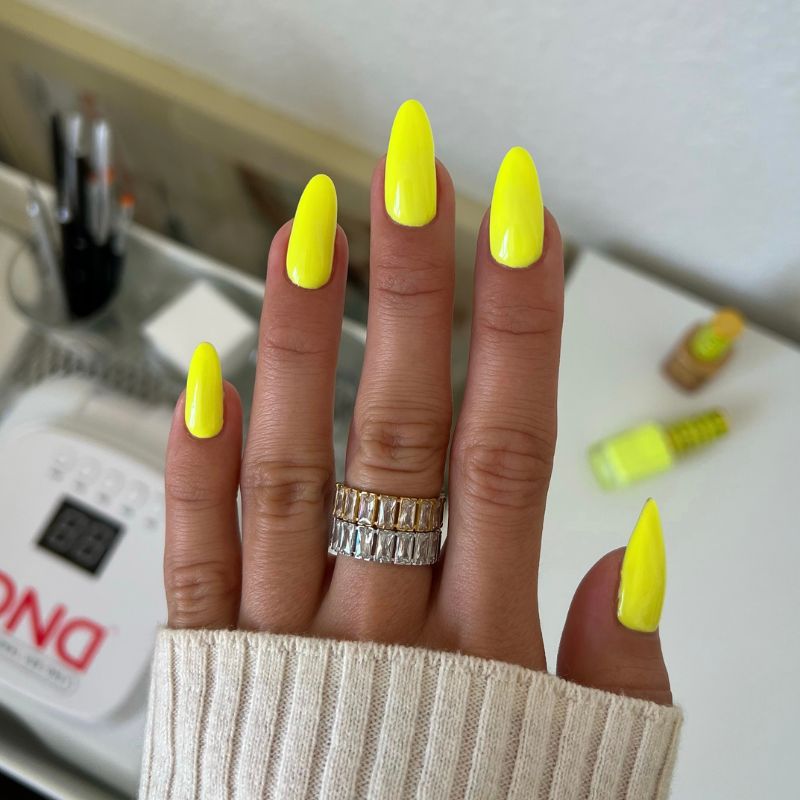 DND Diva #120 Mellow Gemini – nail swatch