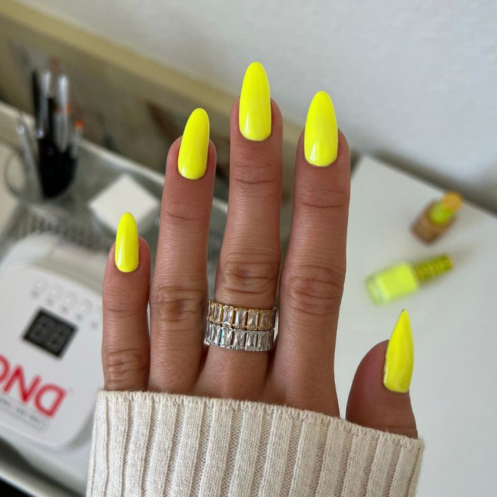 DND Diva #120 Mellow Gemini – nail swatch