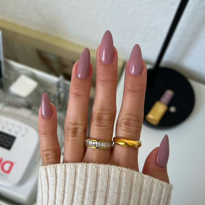 DND Diva #181 Toasted Melody – nail swatch 2
