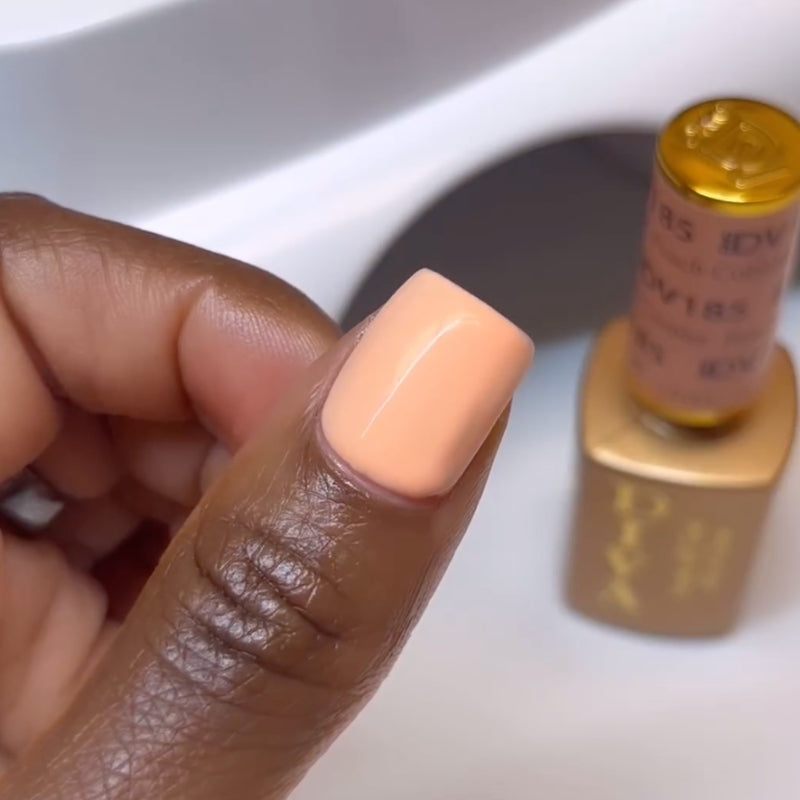 DND Diva #185 Peach cobbler – nail swatch
