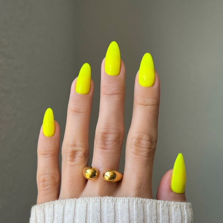 DND Diva #189 Tennis Ball – nail swatch 4
