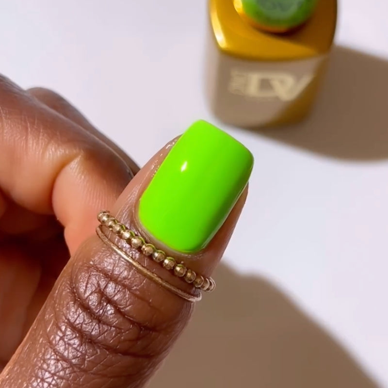 DND Diva #190 Tokyo Tea – nail swatch 3
