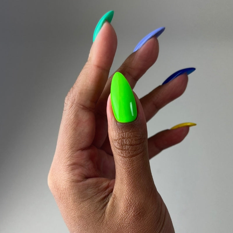 DND Diva #190 Tokyo Tea – nail swatch 6
