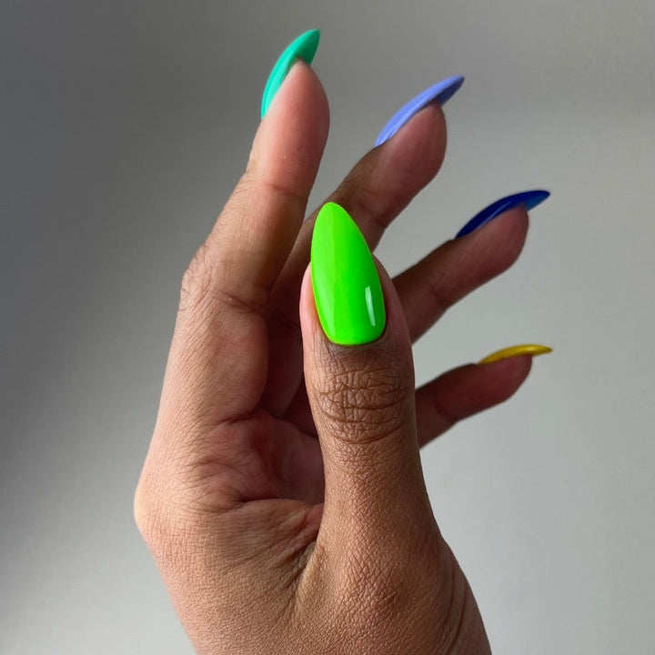 DND Diva #190 Tokyo Tea – nail swatch 6