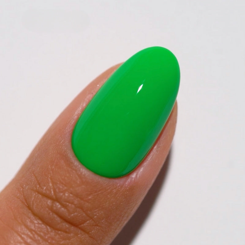 DND Diva #192 Lawn Green – nail swatch