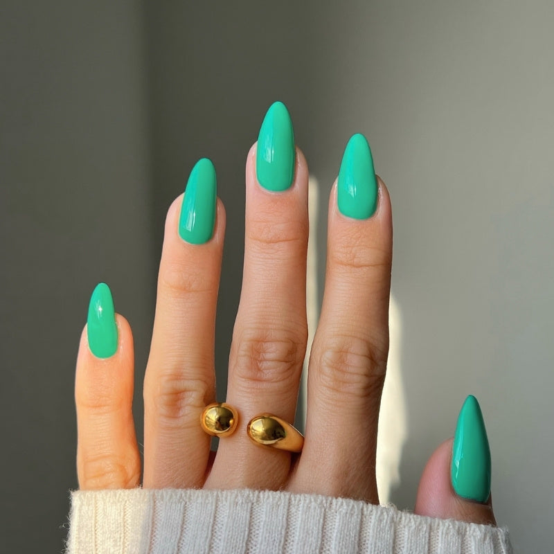DND Diva #193 Hot Girl Walks – nail swatch 5