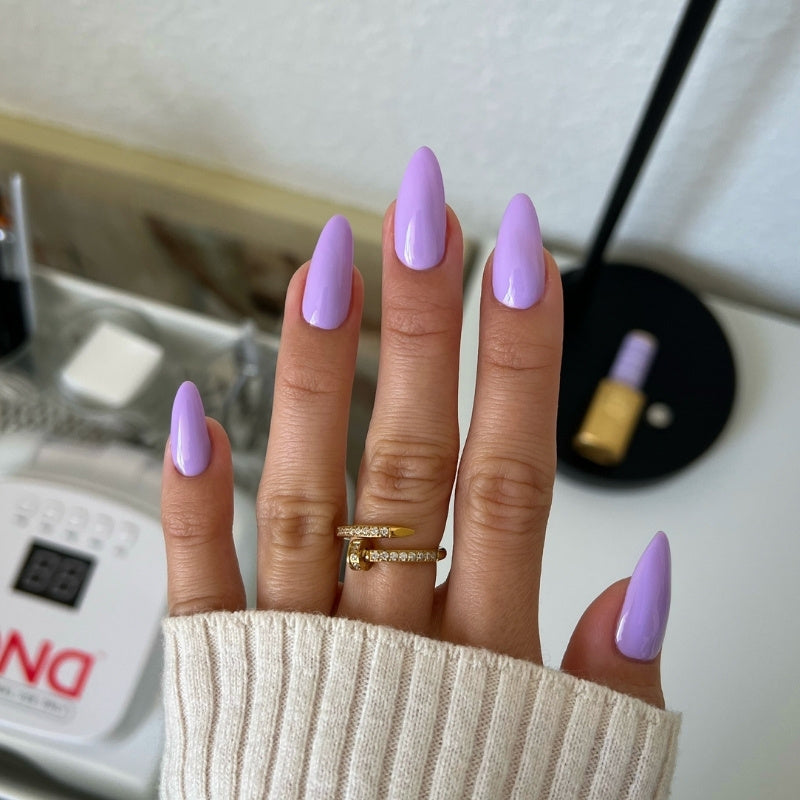 DND Diva #194 Clique Bait – nail swatch 4