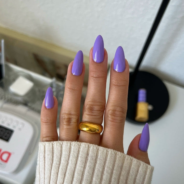 DND Diva #195 Side of Ube – nail swatch