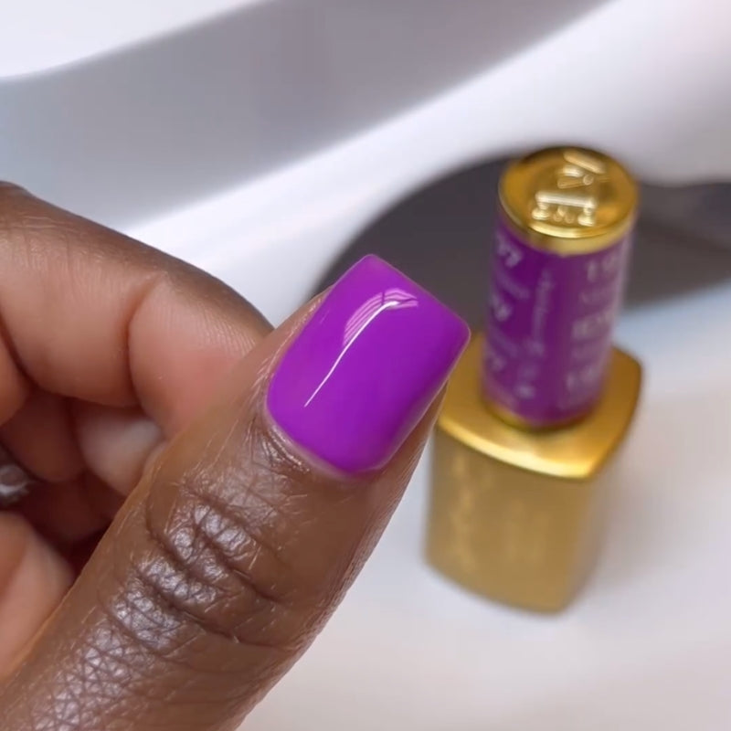 DND Diva #197 Masquerade – nail swatch