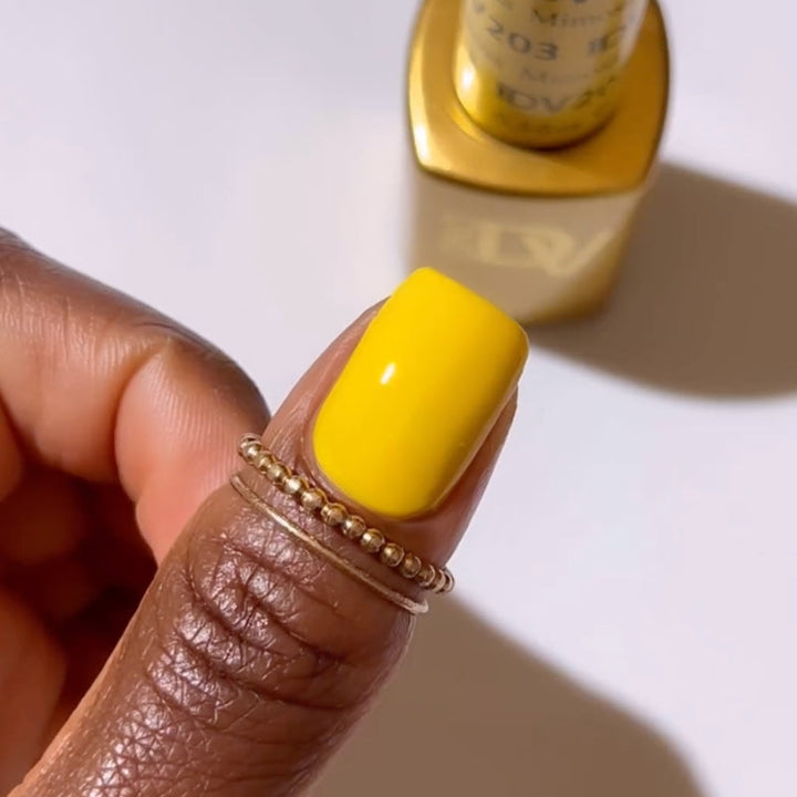DND Diva #203 Mimosa – nail swatch 2