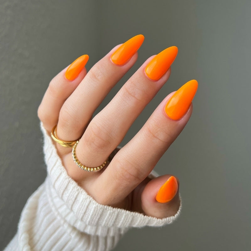 DND Diva #208 Perfect Orange – nail swatch 3