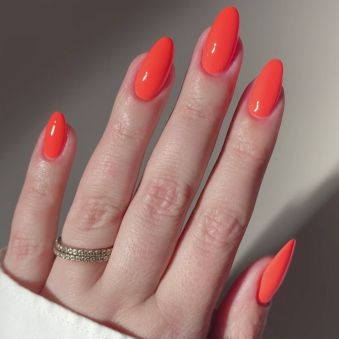 DND Diva #210 Sunkissed Coral – nail swatch