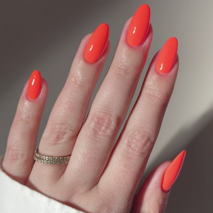 DND Diva #210 Sunkissed Coral – nail swatch