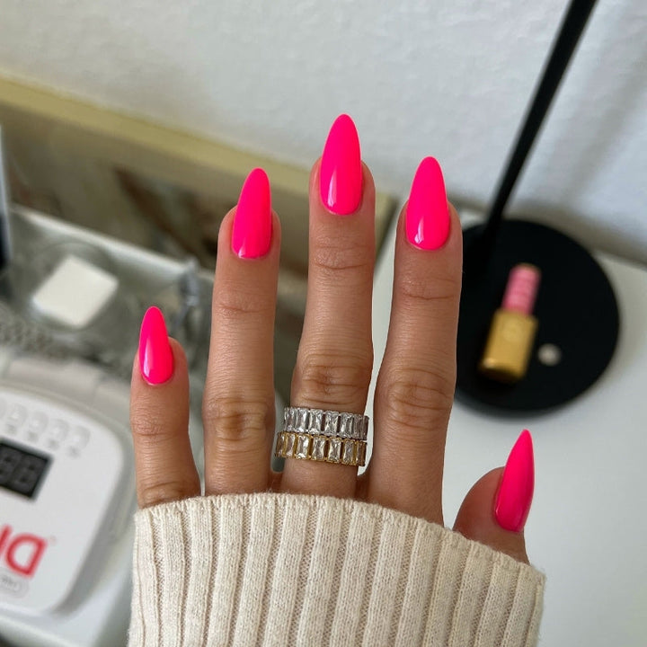 DND Diva #212 Sour Bubblegum – nail swatch 3
