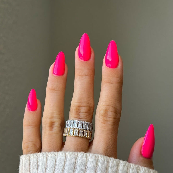 DND Diva #212 Sour Bubblegum – nail swatch 5
