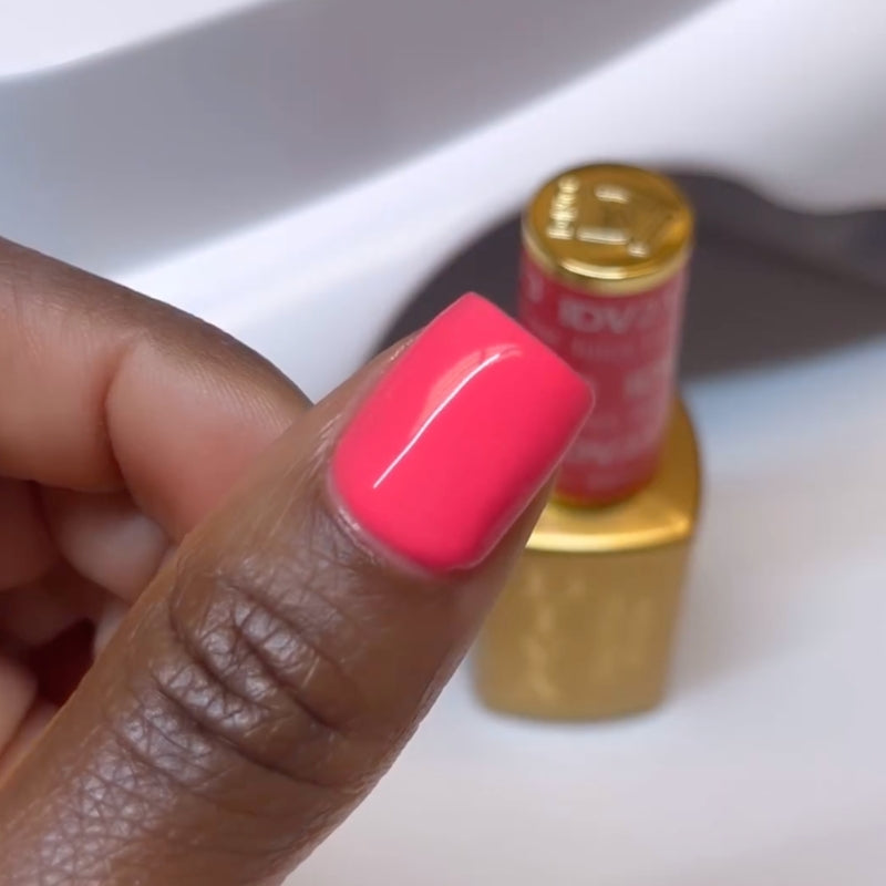 DND Diva #213 Juicy Fruit – nail swatch