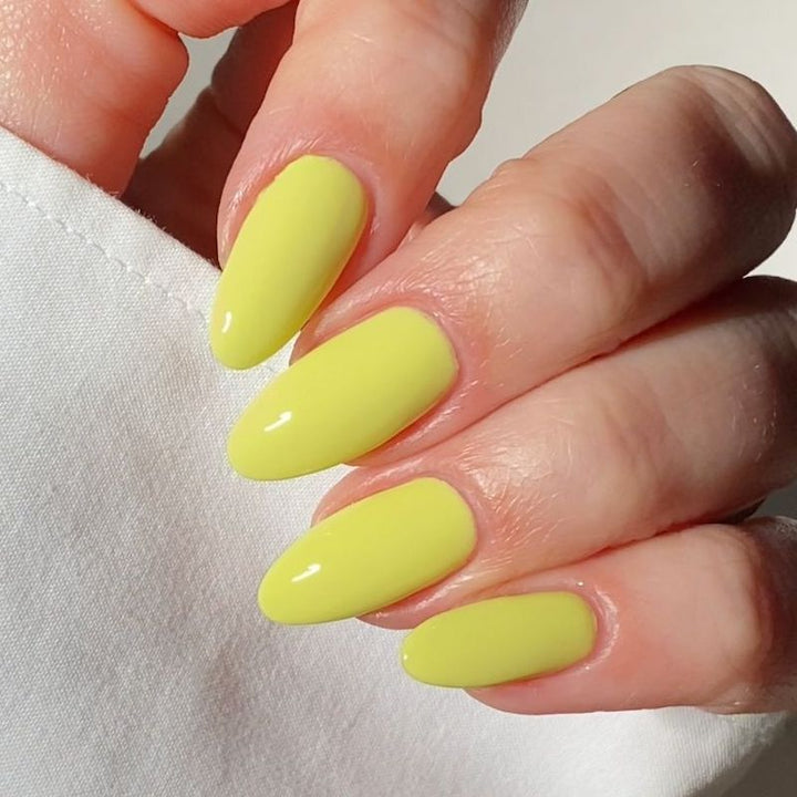 DND Diva #219 Bumblebee – nail swatch 4