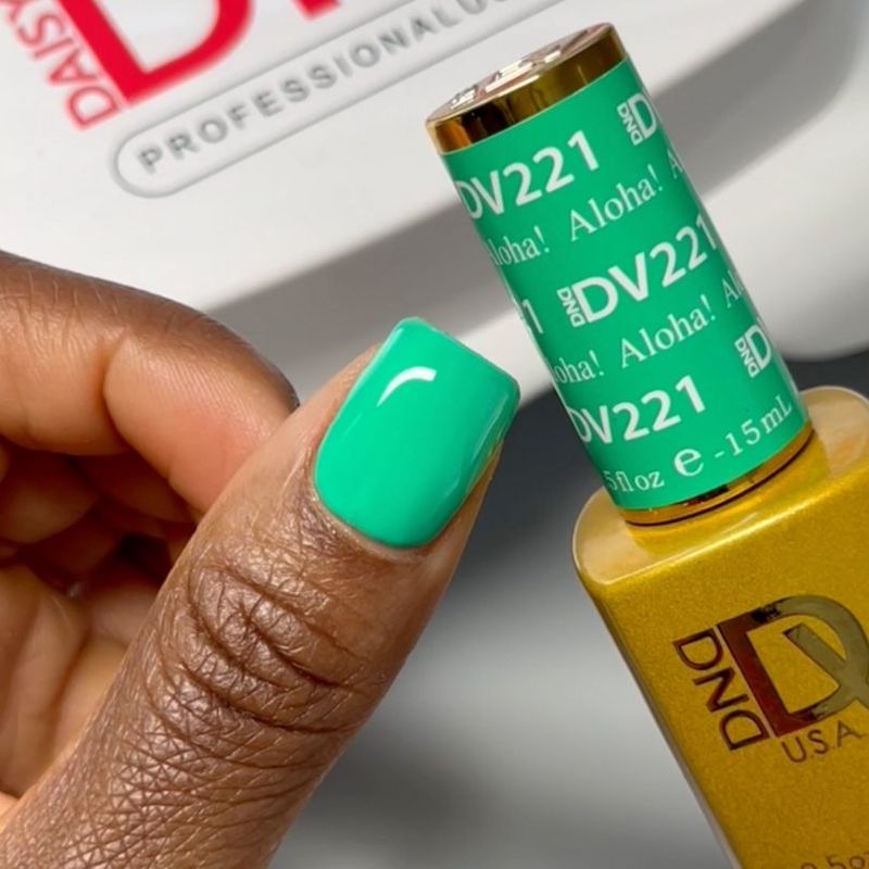 DND Diva #221 Aloha! – nail swatch