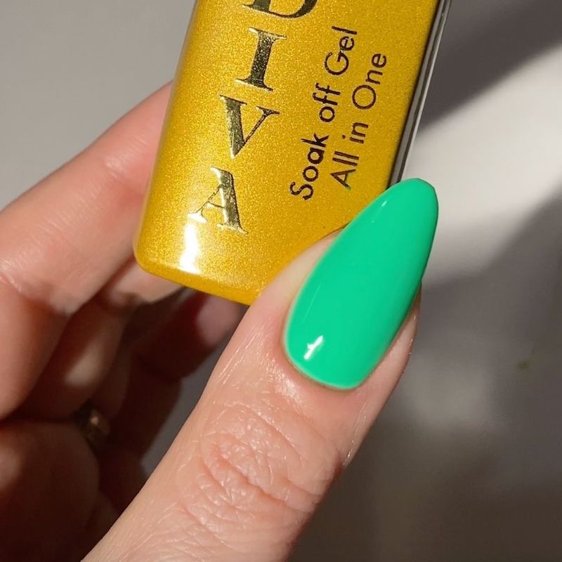 DND Diva #221 Aloha! – nail swatch 3