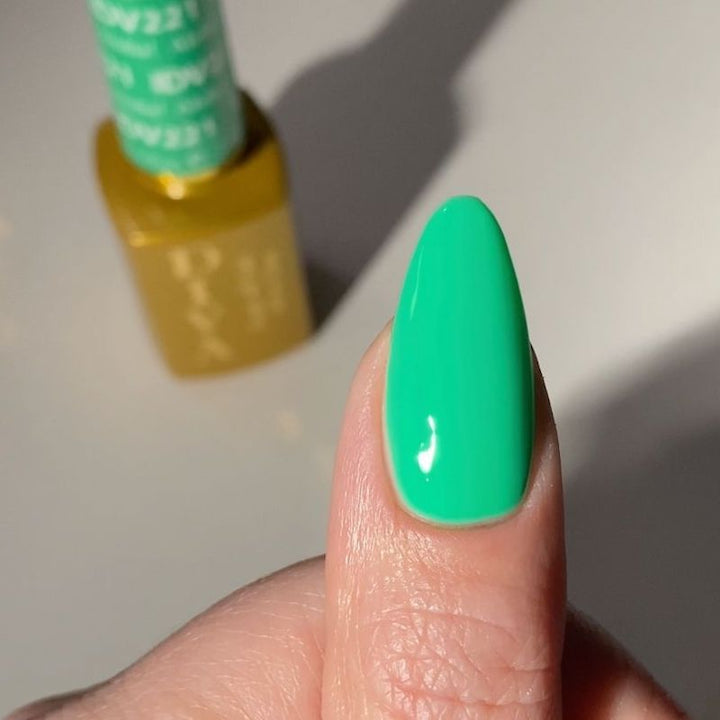 DND Diva #221 Aloha! – nail swatch 4