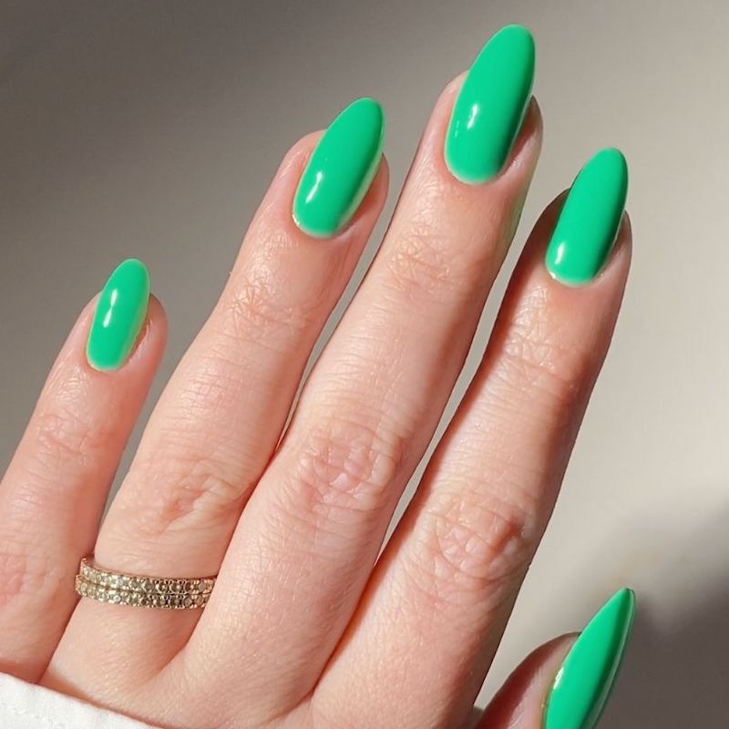 DND Diva #221 Aloha! – nail swatch 5