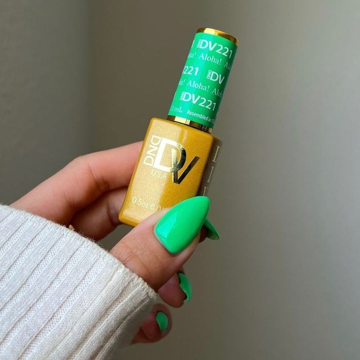 DND Diva #221 Aloha! – nail swatch 6