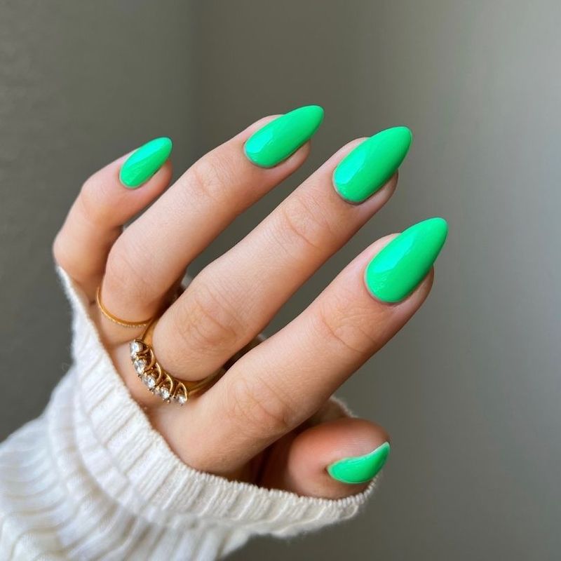 DND Diva #221 Aloha! – nail swatch 7
