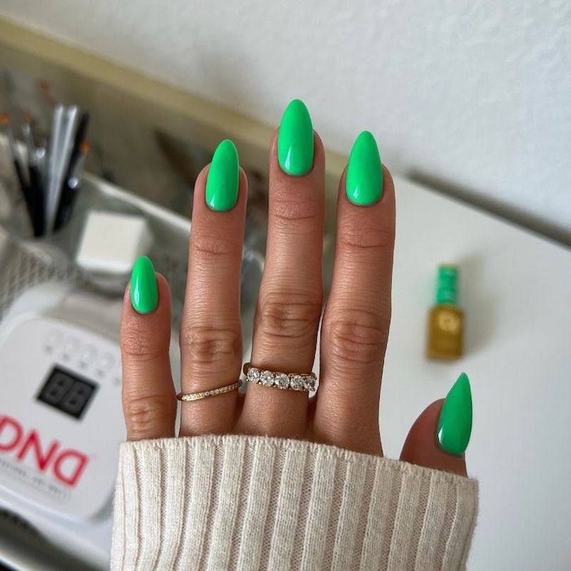DND Diva #221 Aloha! – nail swatch 8