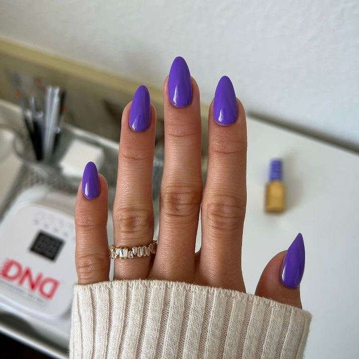 DND Diva #225 Scorpio's Discovery – nail swatch 5
