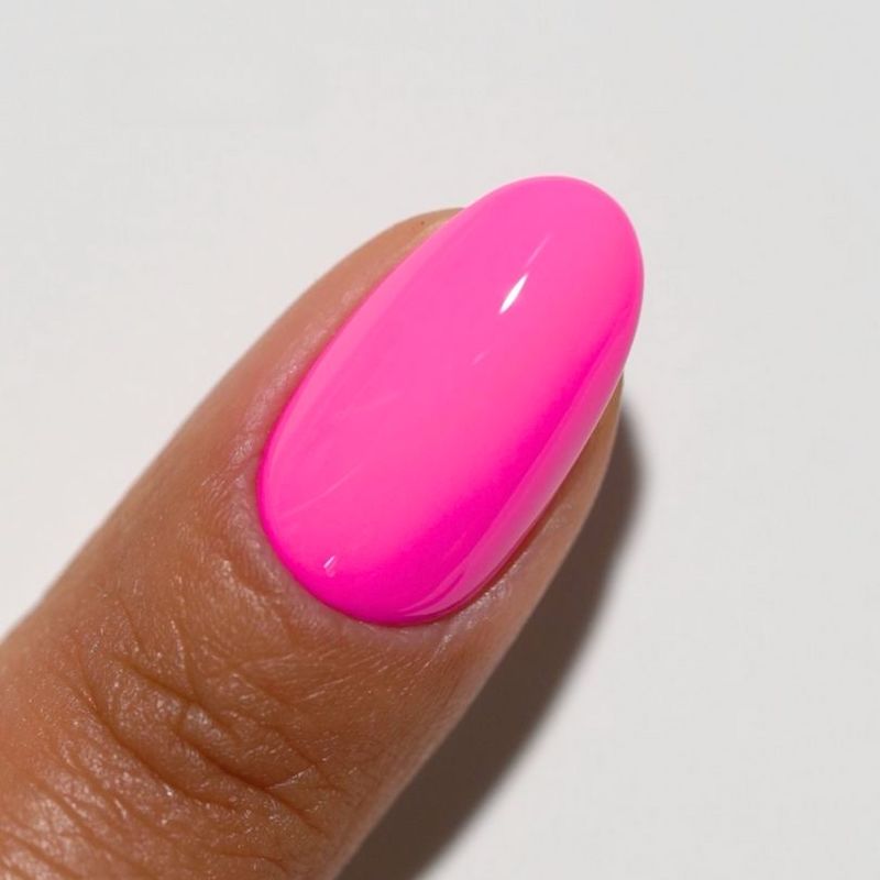 DND Diva #228 I have a crush – nail swatch