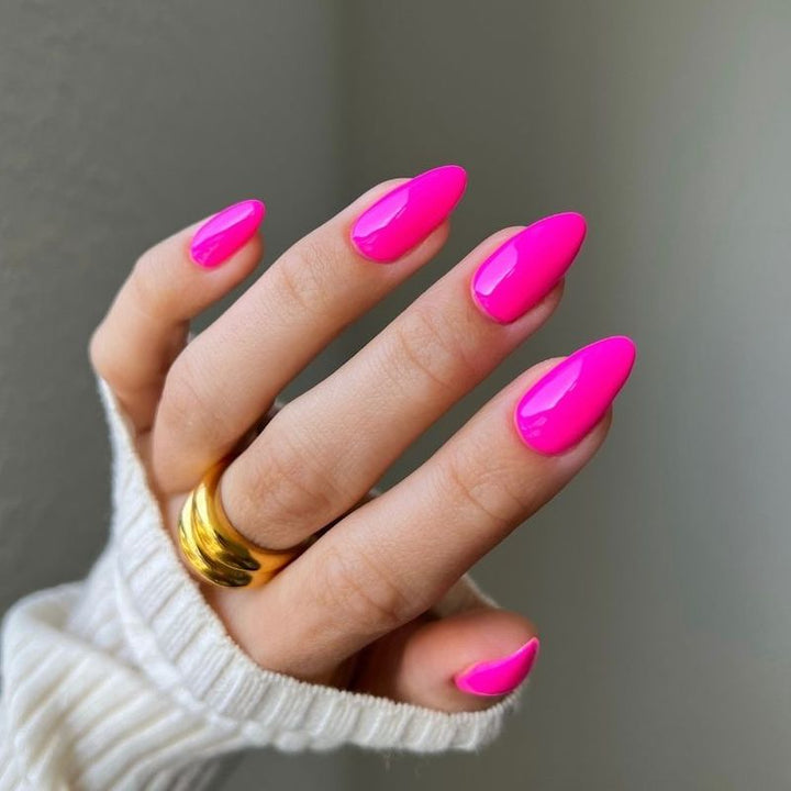 DND Diva #228 I have a crush – nail swatch 3