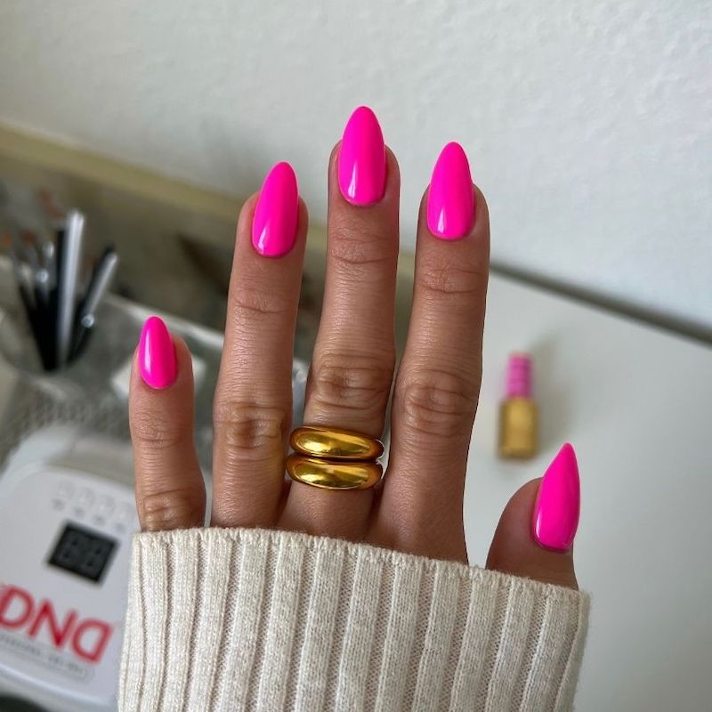 DND Diva #228 I have a crush – nail swatch 5