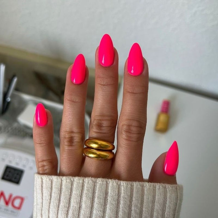 DND Diva #230 Strawberry Margarita – nail swatch 3