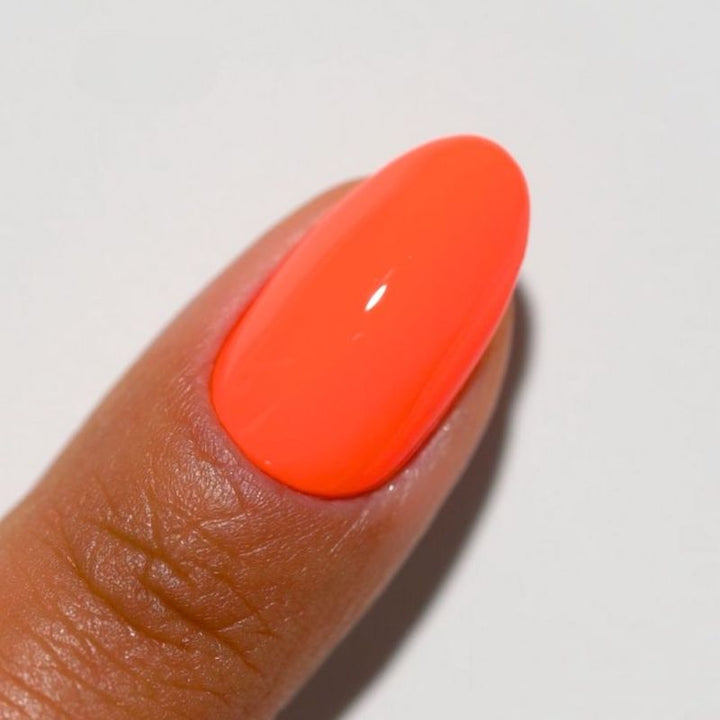 DND Diva #233 Heatwave – nail swatch