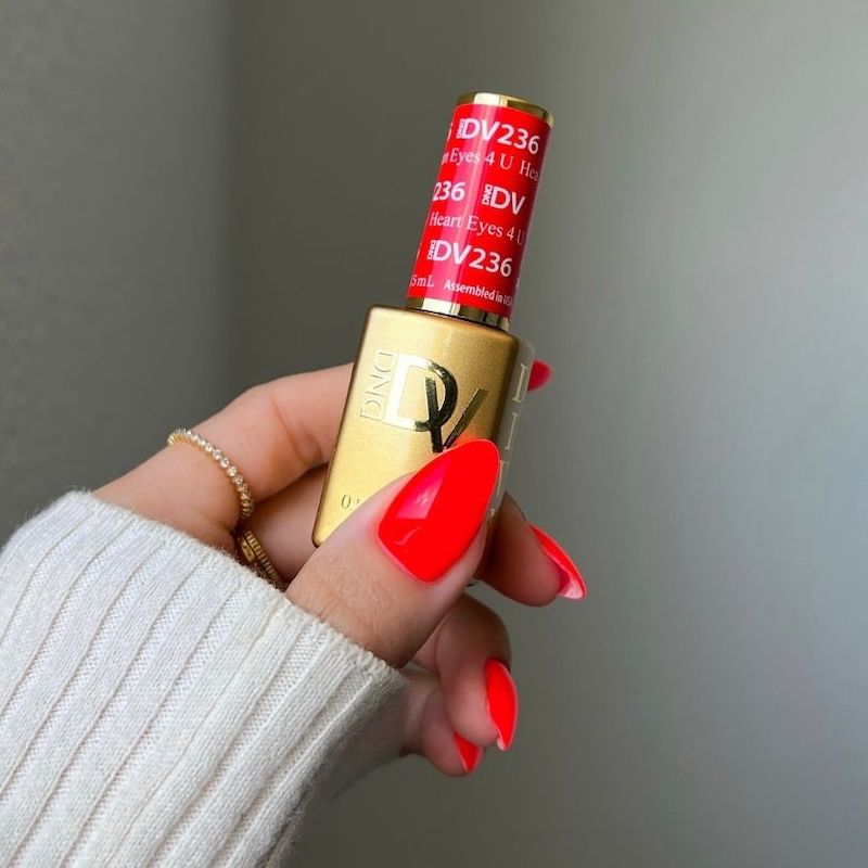 DND Diva #236 Heart Eyes 4 U – nail swatch 3