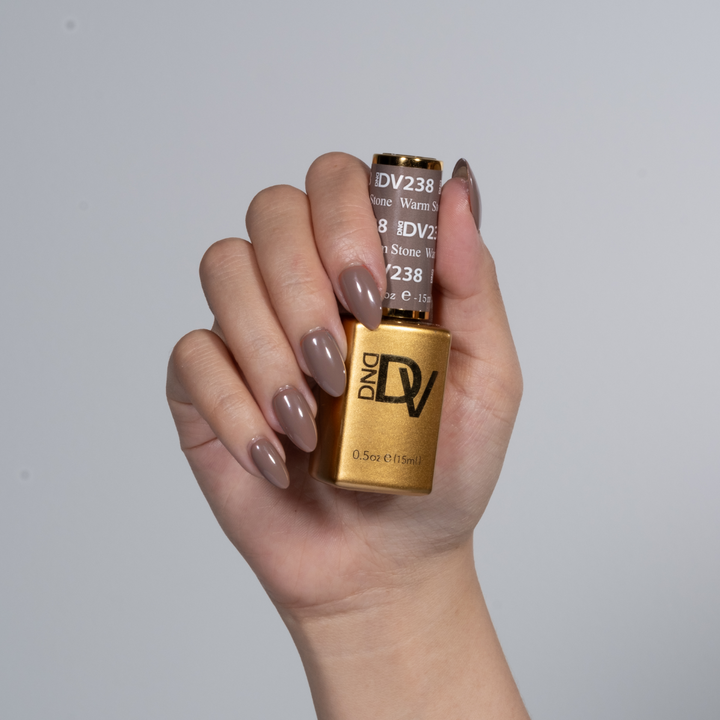 DND Diva #238 Warm Stone – nail swatch 3