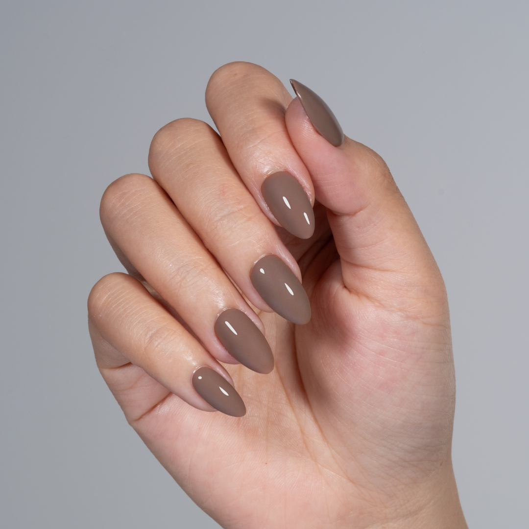 DND Diva #238 Warm Stone – nail swatch 2