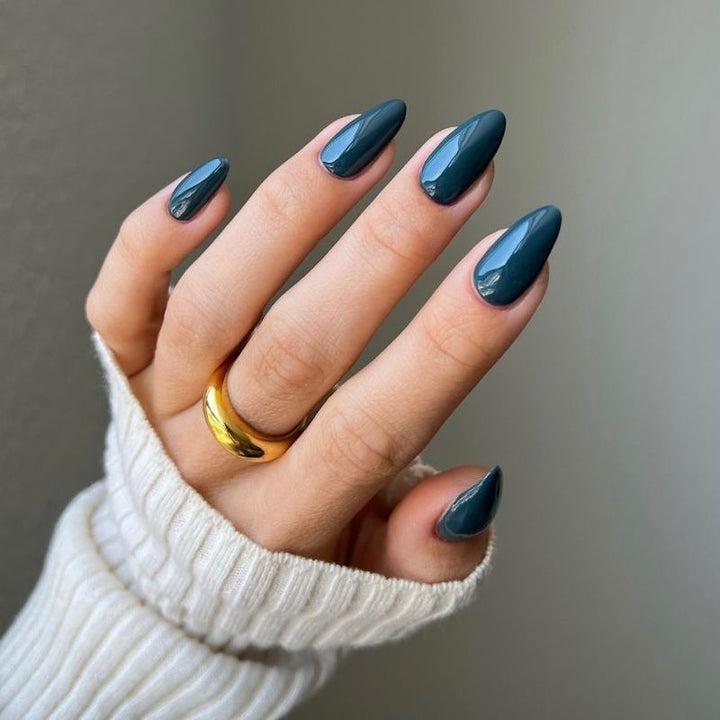 DND Diva #242 Nautical Gray – nail swatch 2
