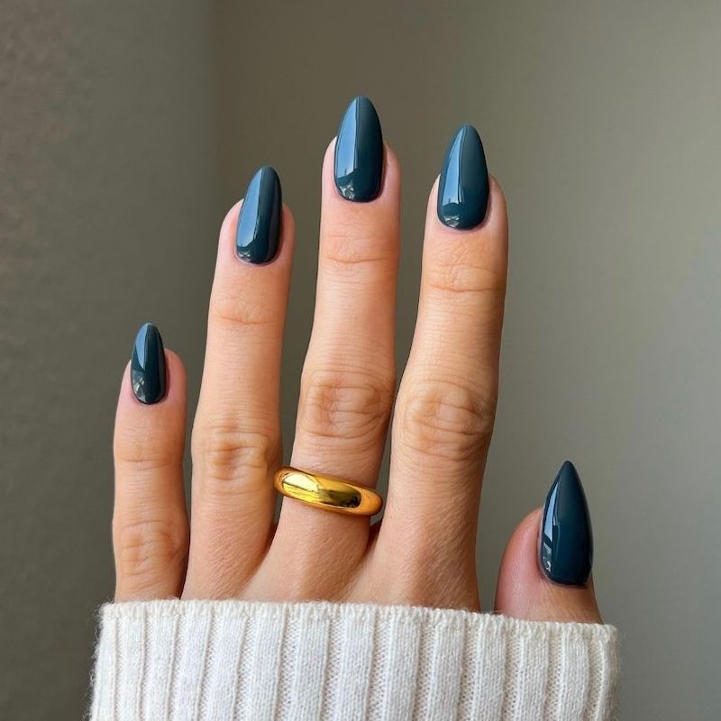 DND Diva #242 Nautical Gray – nail swatch 3