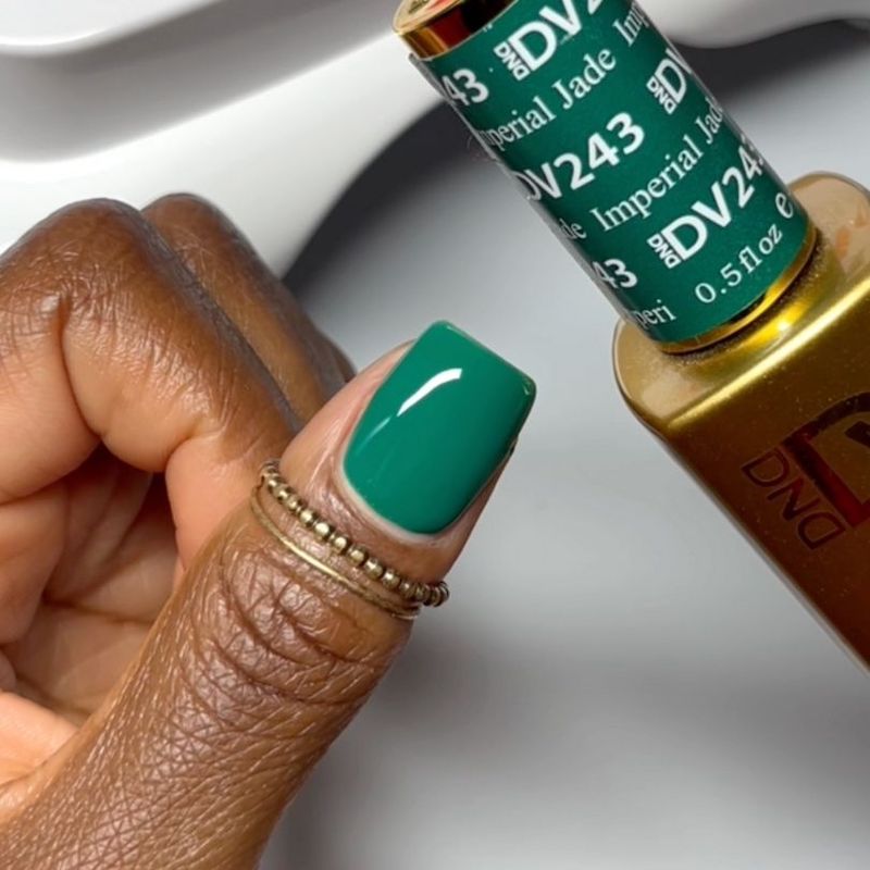 DND Diva #243 Imperial Jade – nail swatch 5