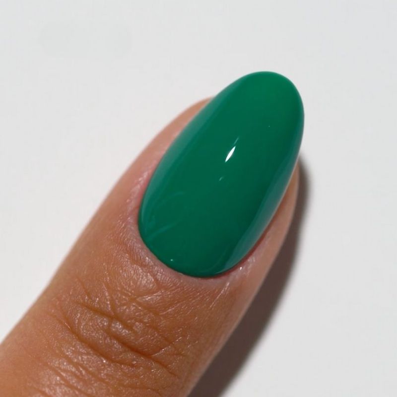 DND Diva #243 Imperial Jade – nail swatch