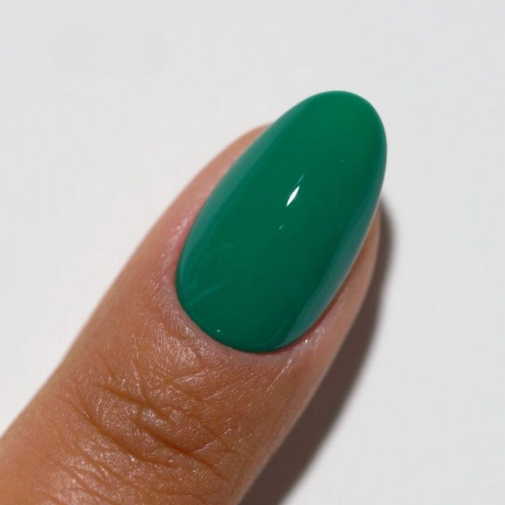 DND Diva #243 Imperial Jade – nail swatch