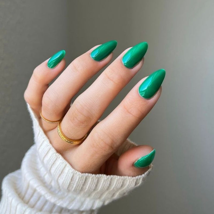 DND Diva #243 Imperial Jade – nail swatch 3