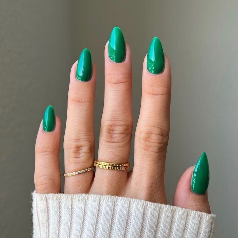 DND Diva #243 Imperial Jade – nail swatch 2