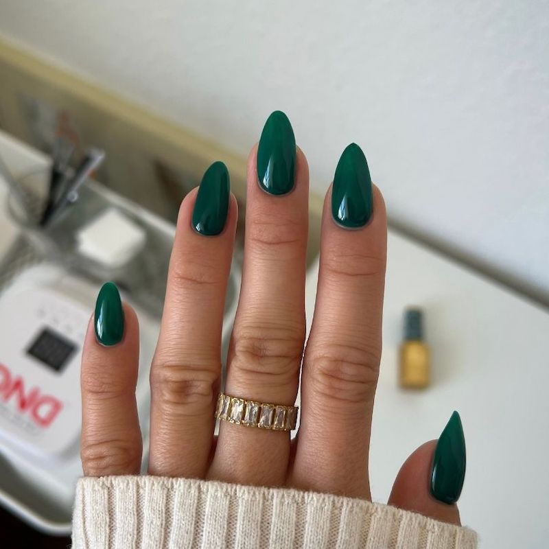 DND Diva #244 Emerald Meadow – nail swatch 2
