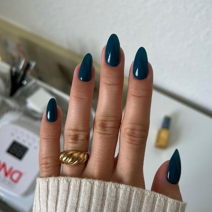DND Diva #245 Teal Treasures – nail swatch 4